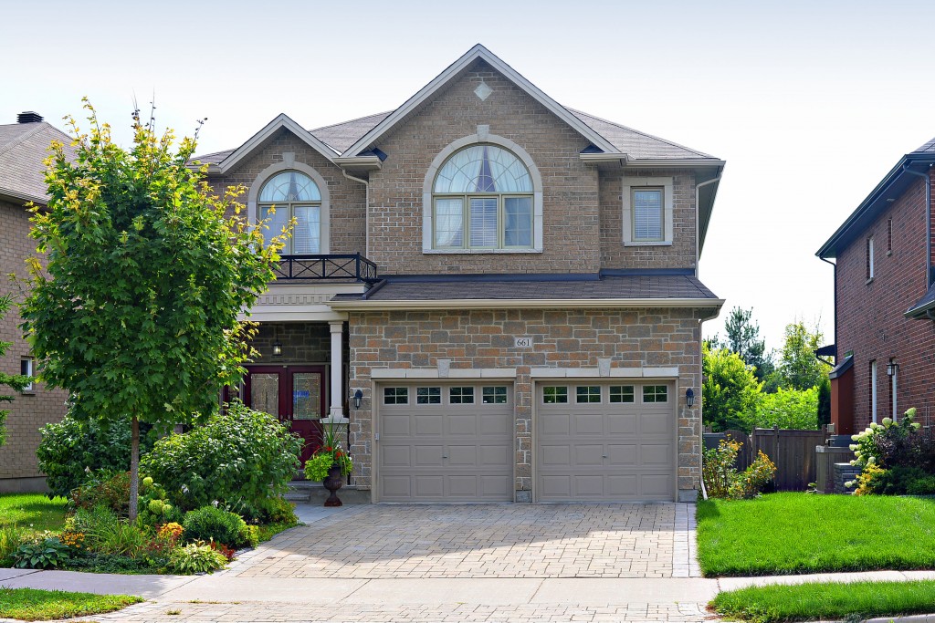 Ottawa House for Sale <br>in Moffat Farm, Mooneys Bay <br>661 Kochar Drive – K2C 4H2 <br>$969,000 <br>Molly & Claude Team Realtors Ottawa