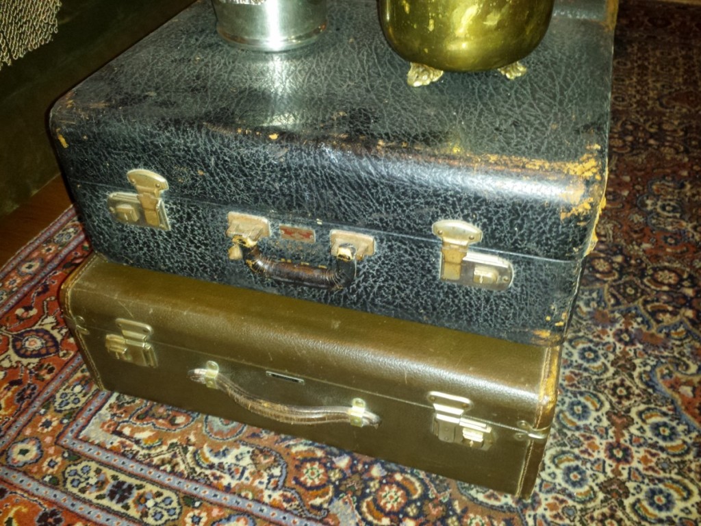 antique-suitcases-molly-claude-team-realtors-ottawa-2