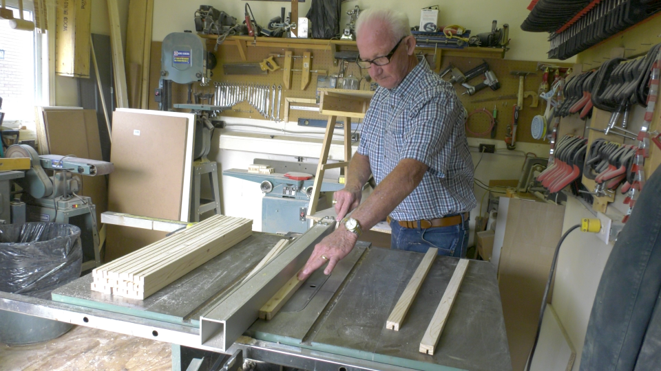 Cornwall Woodworker Building Free Desks