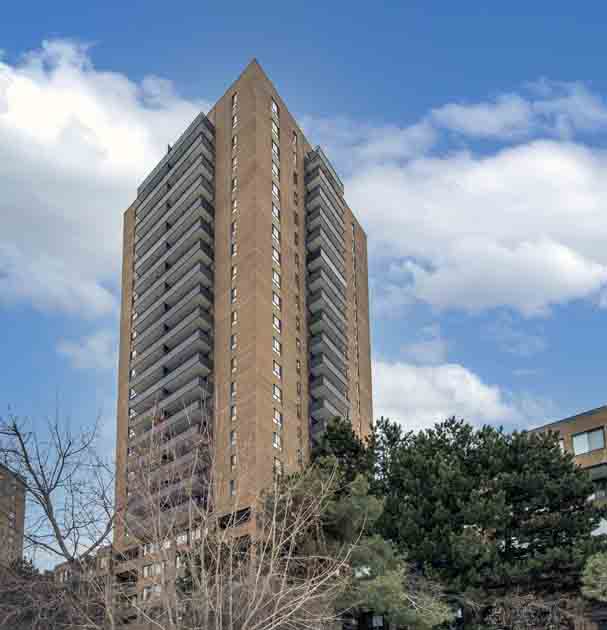 Ottawa Condo for Sale <br>Viscount Alexander Park <br>1909-515 St Laurent Boulevard <br>$289,900